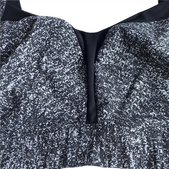Lululemon Ta Ta Tamer III Rio Mist White Black Size 36 Sports Bra Multiway Top - Picture 7 of 16